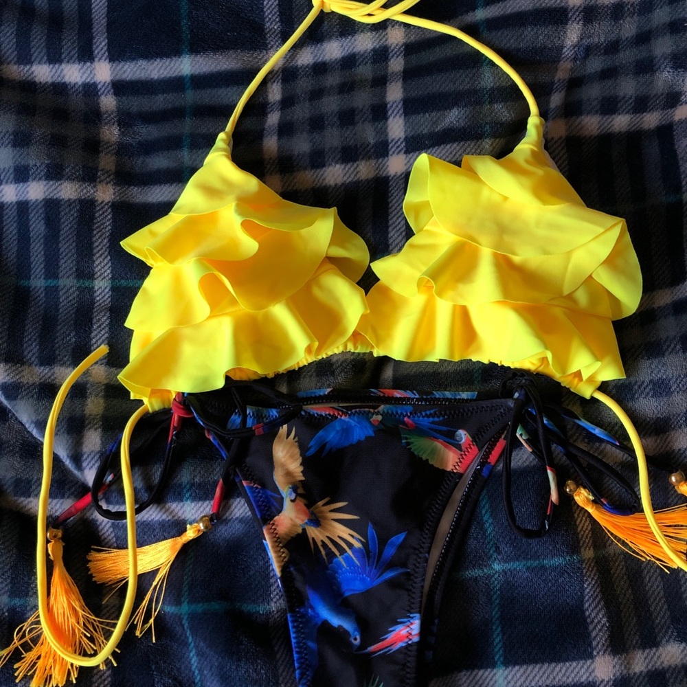 Adorable bikini! Never worn!